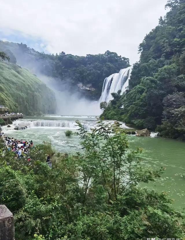 包含不伦瑞克老鹰客场大胜，稳步迈向胜利的词条